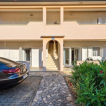 Lucrezia House With Apartments Ловречица Экстерьер фото