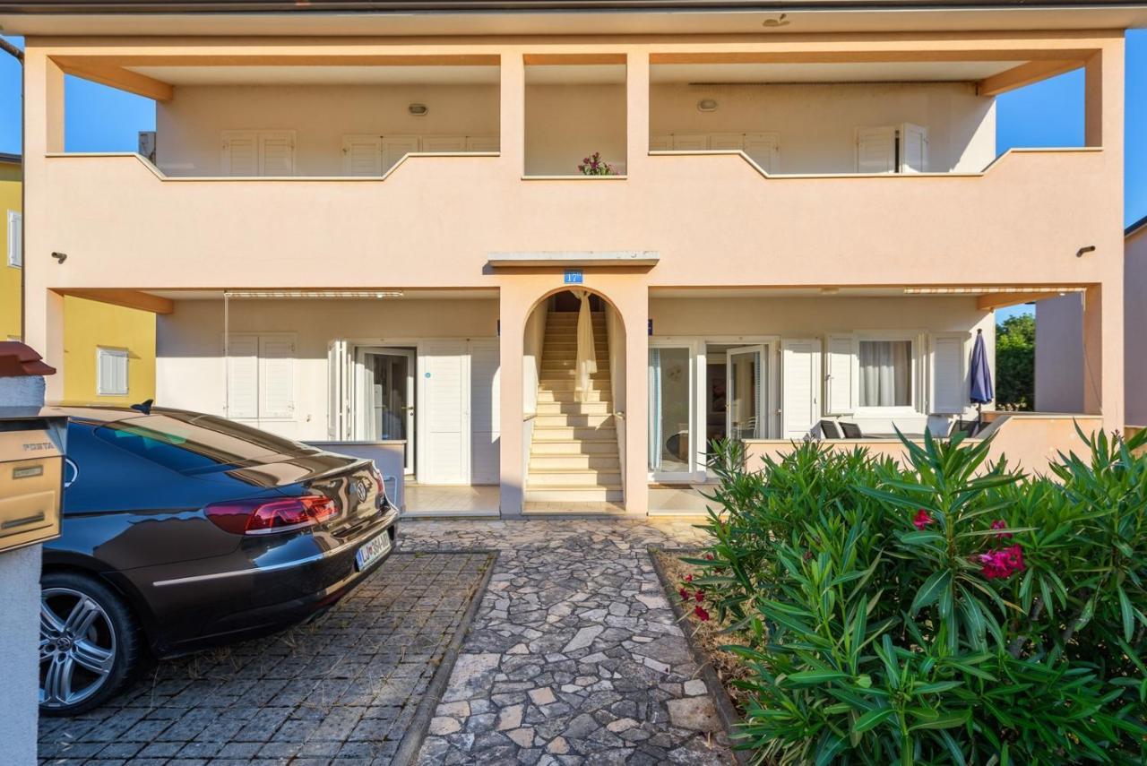 Lucrezia House With Apartments Ловречица Экстерьер фото