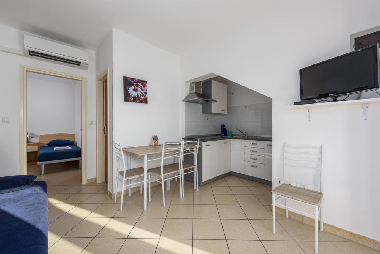 Lucrezia House With Apartments Ловречица Экстерьер фото